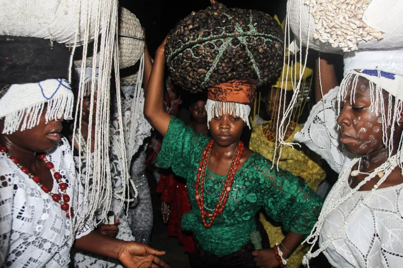 Dos Voces para un Mismo Oráculo: El Babalawo y la Iyanifa en la Tradición de Ifá