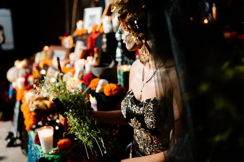 La Dulzura que Transforma: Ofrendas y Devociones a Oshún para Cultivar Amor y Abundancia