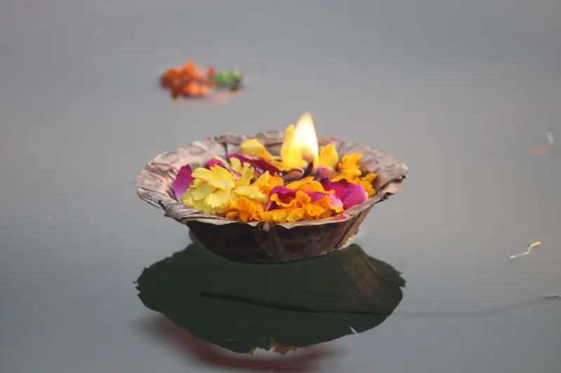 Oshun: La Orishá del Río y Su Presencia Transformadora en la Espiritualidad Caribeña Actual